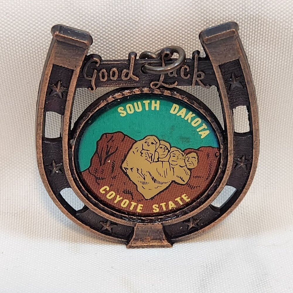 VTG South Dakota Key Chain Good Luck Horse Shoe Mt. Rushmore Coyote State